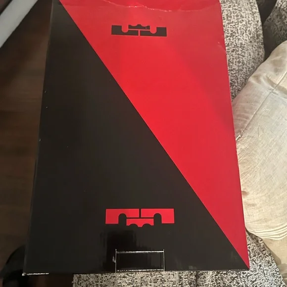 Nike LeBron XI Low Black and Pink Box - Picture 4 of 8